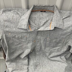 Men's Gray Button-Up Shirt